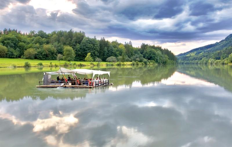 flossfahrt-auf-der-drau